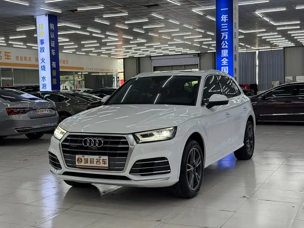 Audi Q5L 2020 — фото 1