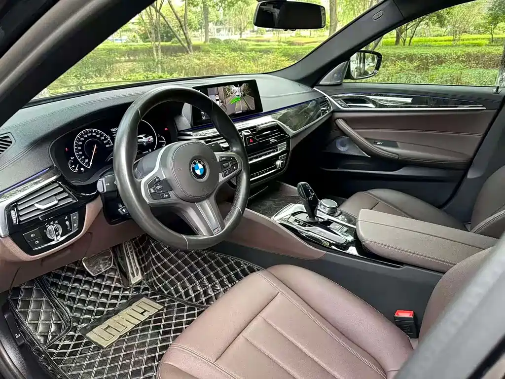 BMW 5 Series 2019 — фото 7