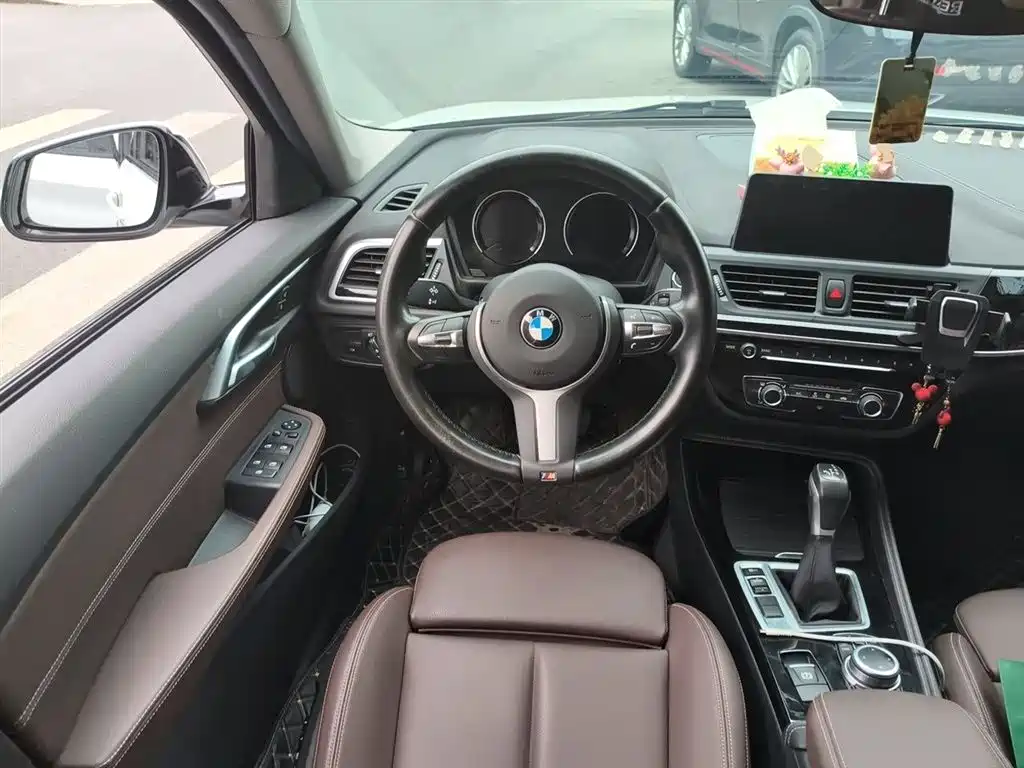 BMW 1 Series 2019 — фото 11