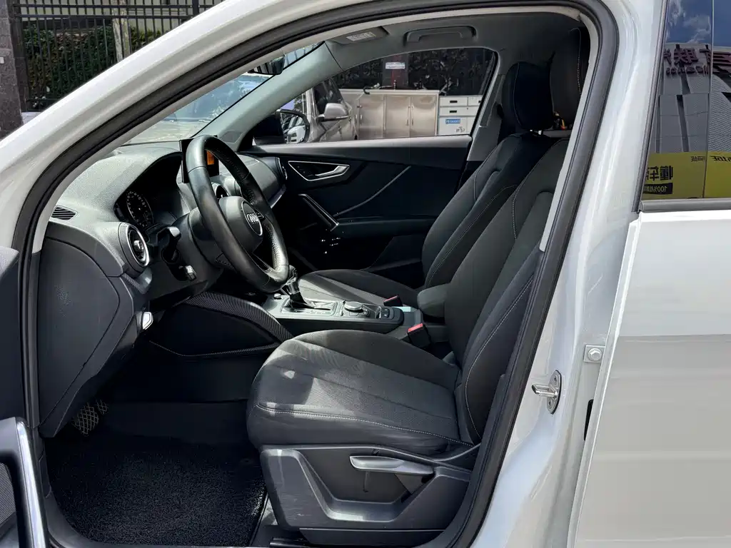 Audi Q2L 2019