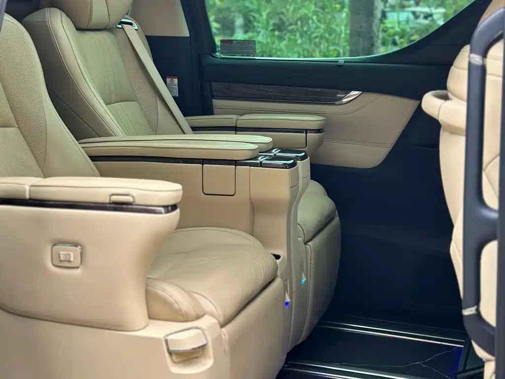 Toyota Vellfire 2022 — фото 17