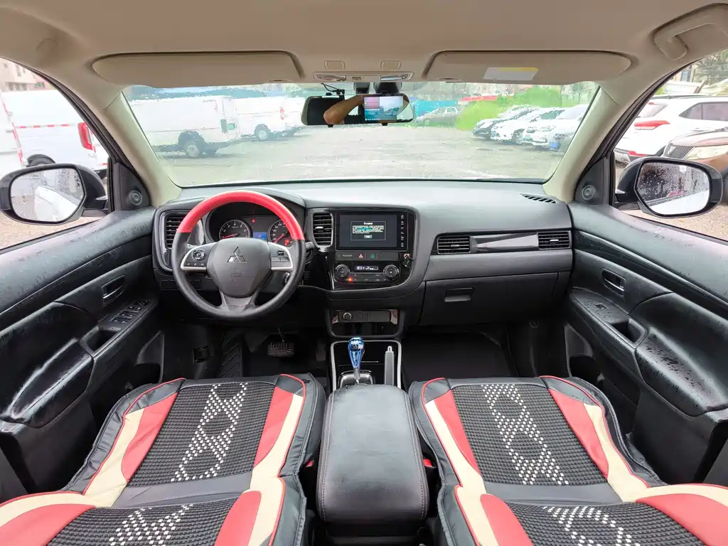 Mitsubishi Outlander 2022 — фото 10