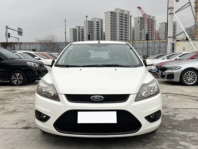 Ford Focus 2014 — фото 2