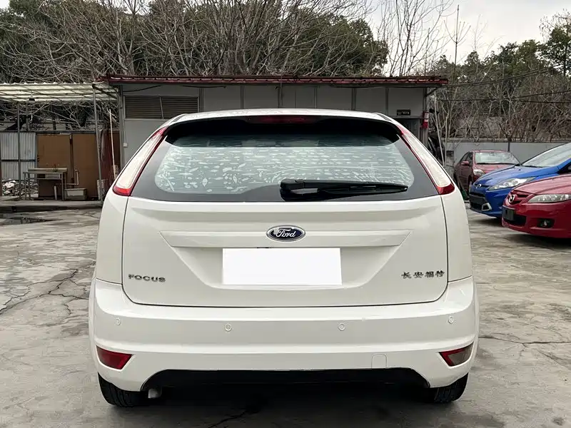 Ford Focus 2014 — фото 11