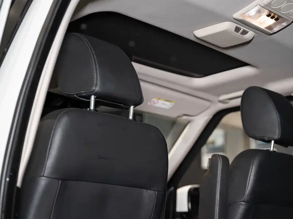 Land Rover Discovery 2016 — фото 17