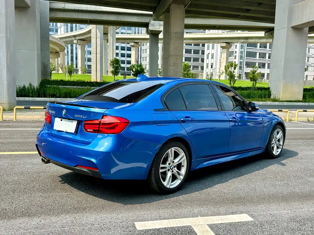 BMW 3 Series 2019 — фото 8