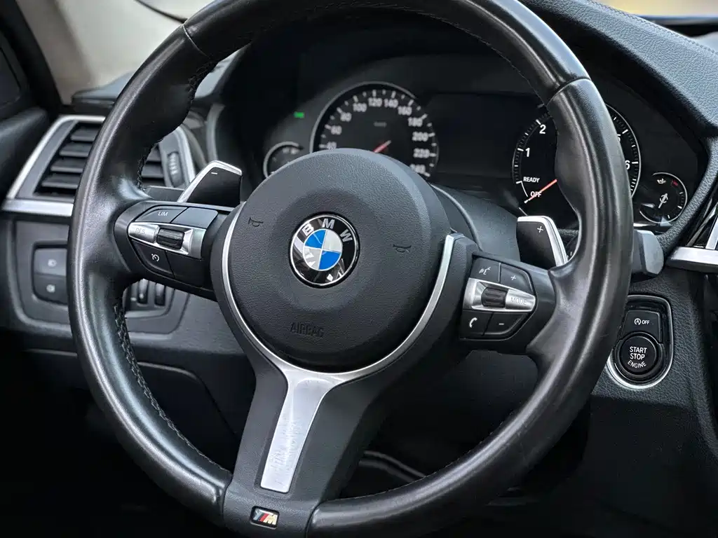 BMW 3 Series 2019 — фото 16
