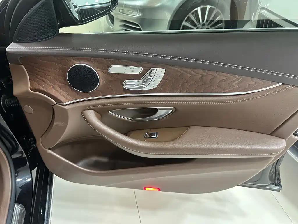 Mercedes-Benz E-Class 2023 — фото 5