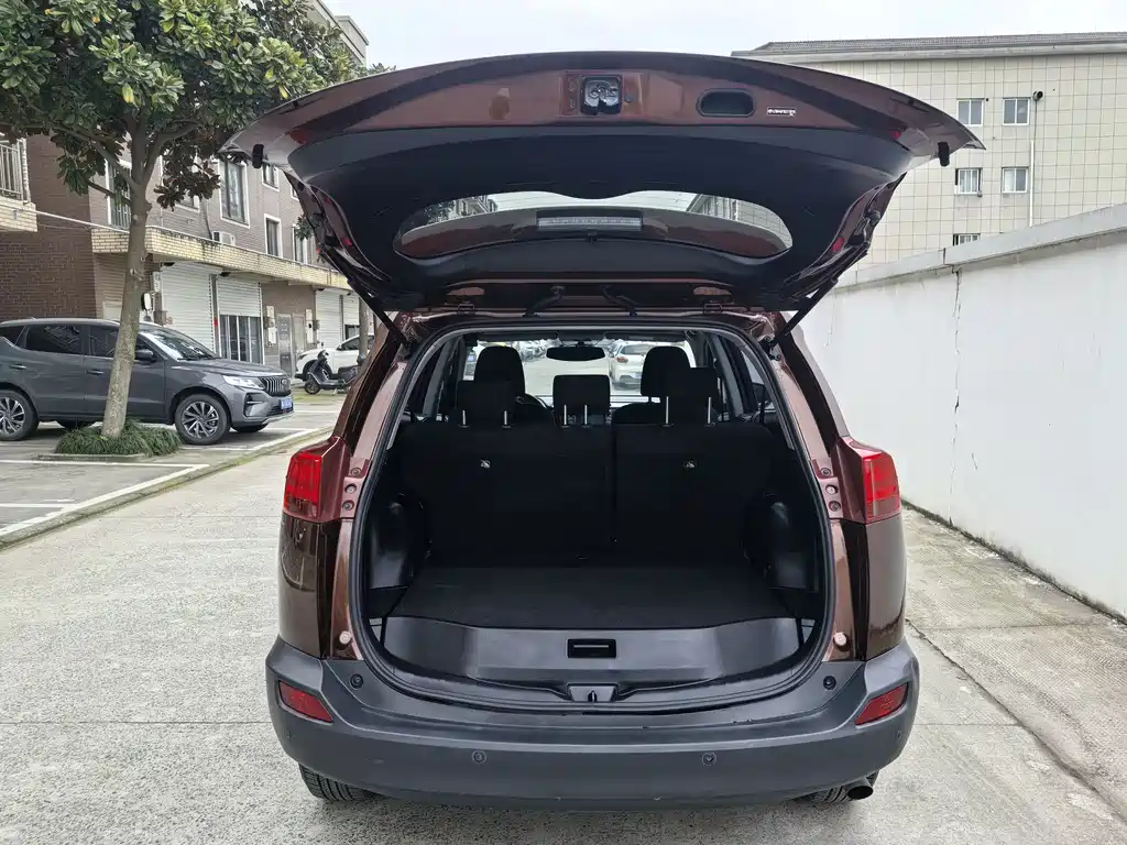 Toyota RAV4 2016 — фото 4