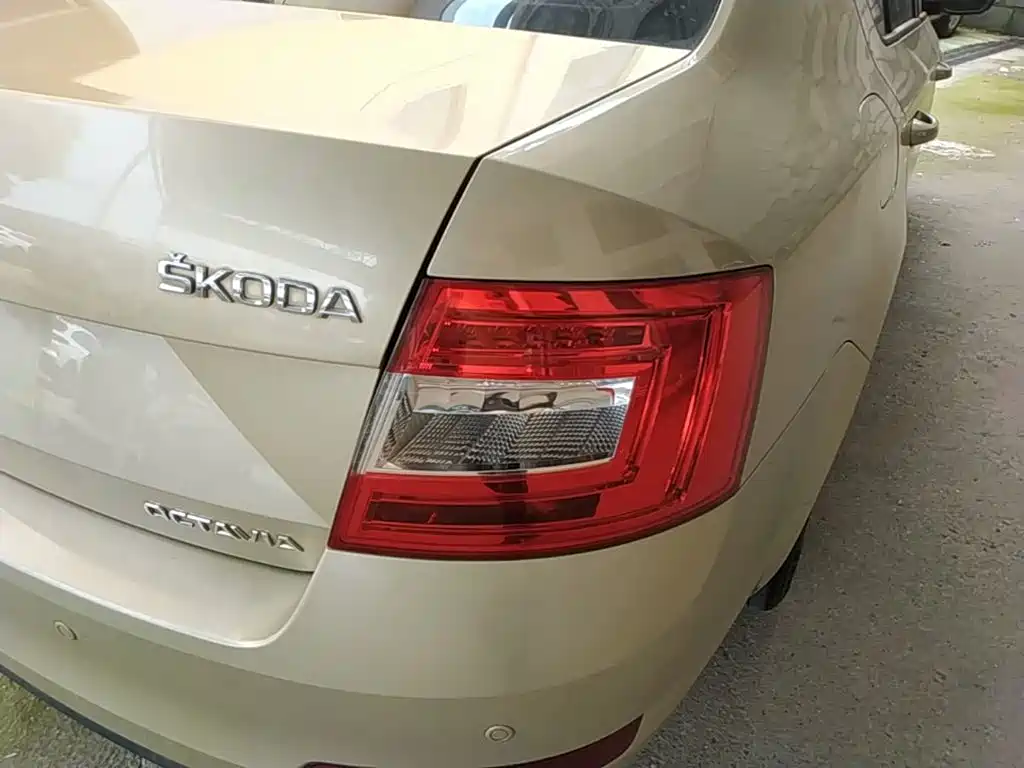 Skoda Octavia 2014 — фото 23
