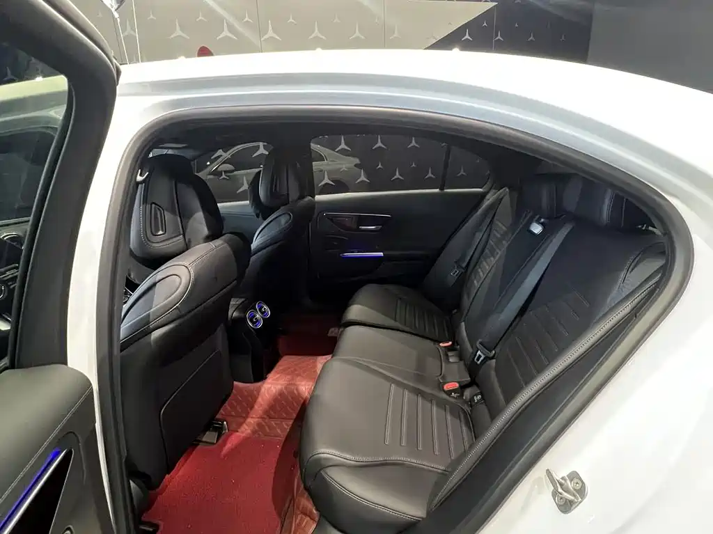 Mercedes-Benz C-Class 2025 — фото 10