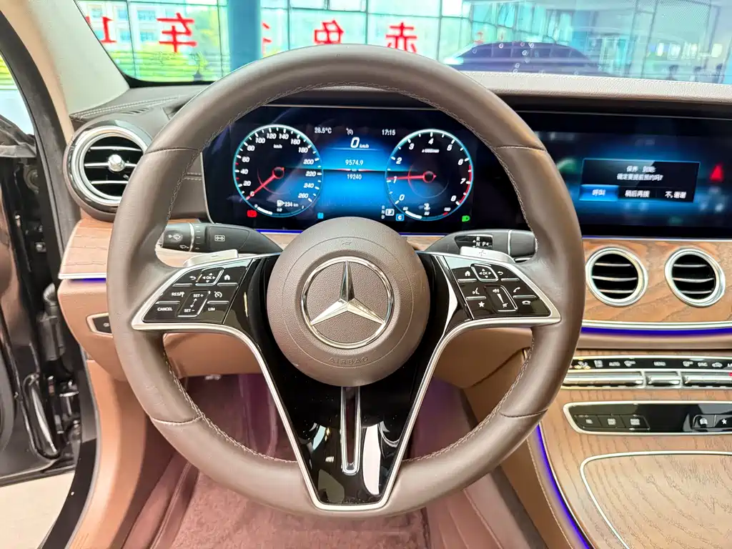 Mercedes-Benz E-Class 2022 — фото 10