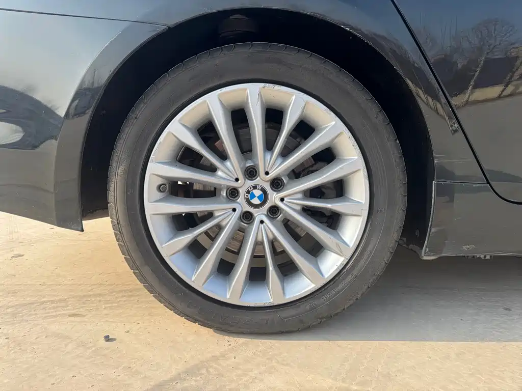 BMW 5 Series New Energy 2019 — фото 18