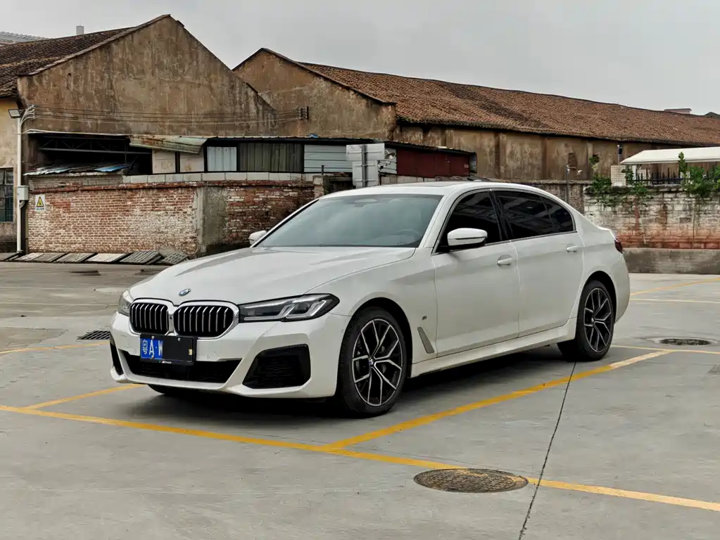 BMW 5 Series 2022 — фото 1