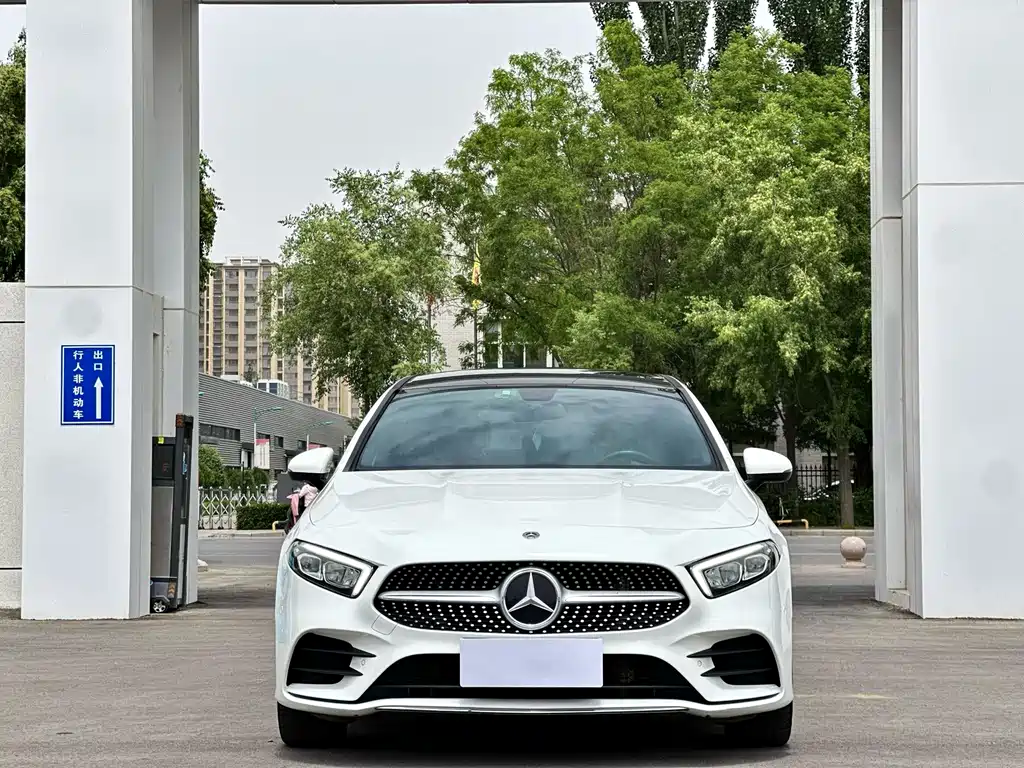 Mercedes-Benz A-Class 2022 — фото 2