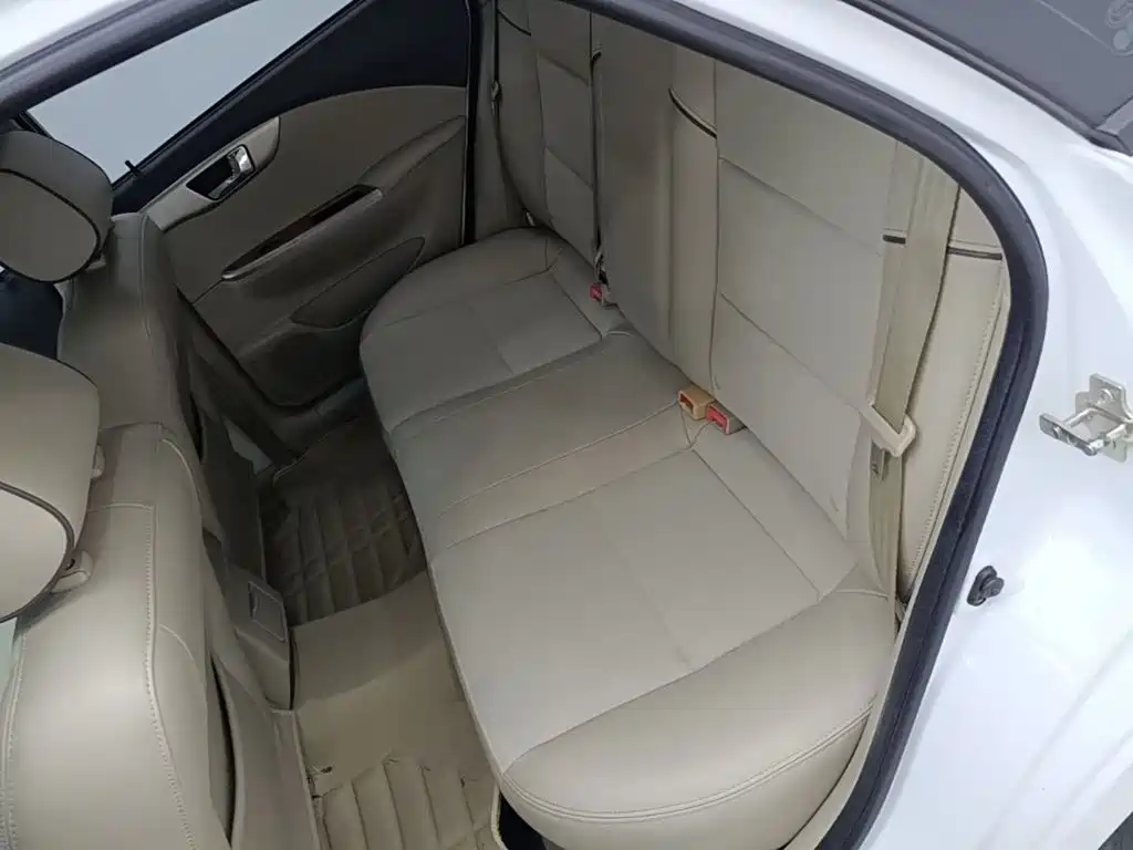 Buick Excelle 2015 — фото 17