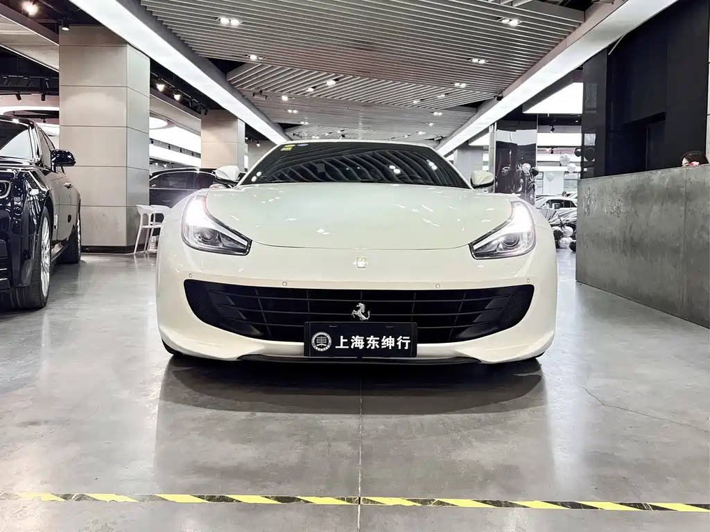 Ferrari GTC4Lusso 2018 — фото 2