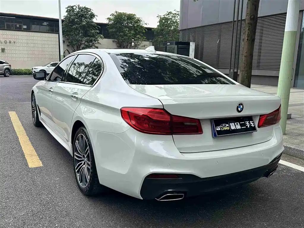 BMW 5 Series 2017 — фото 9