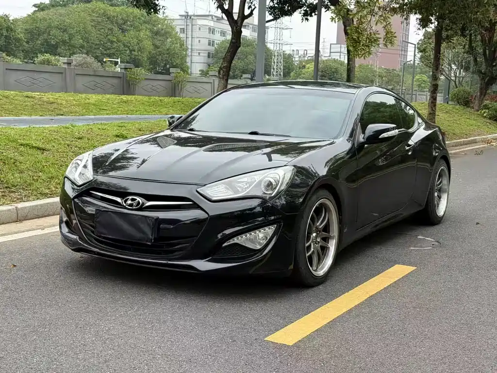 Hyundai Genesis Coupe 2013 — фото 1
