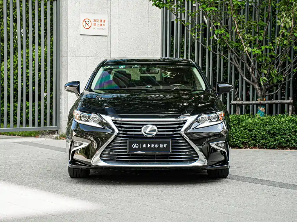 Lexus ES 2018 — фото 2