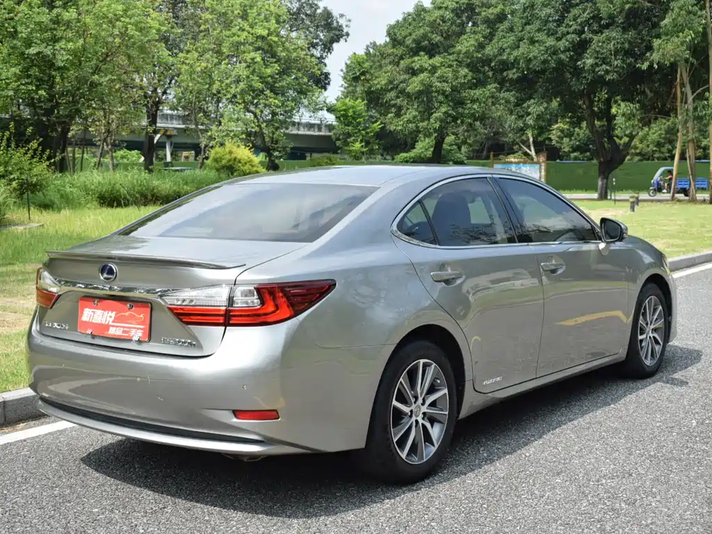 Lexus ES 2017 — фото 6