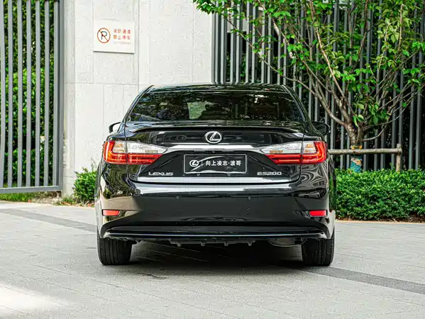 Lexus ES 2018