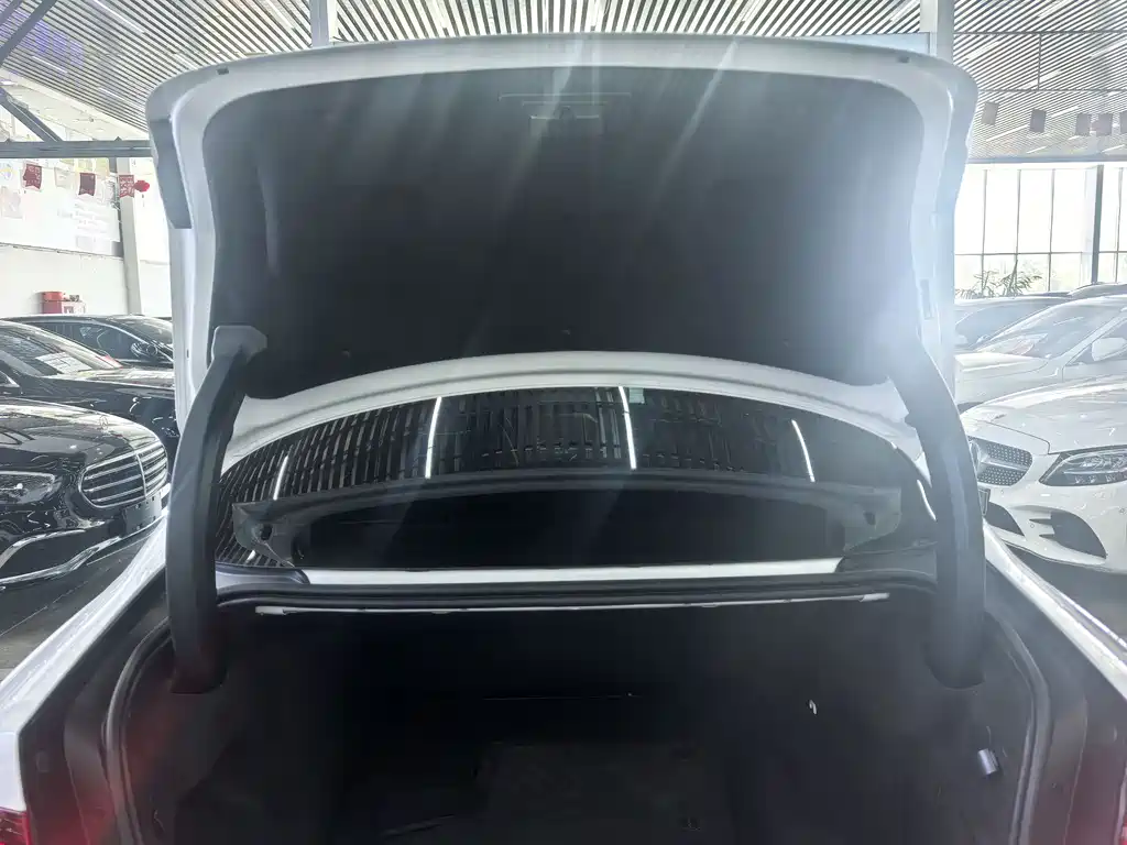 Jaguar XEL 2020 — фото 16