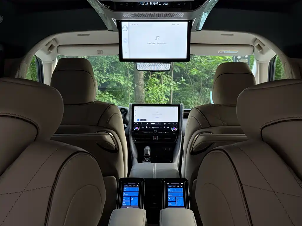 Toyota Vellfire 2024 — фото 17
