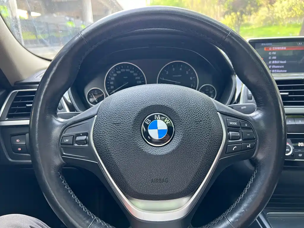 BMW 3 Series 2018 — фото 12