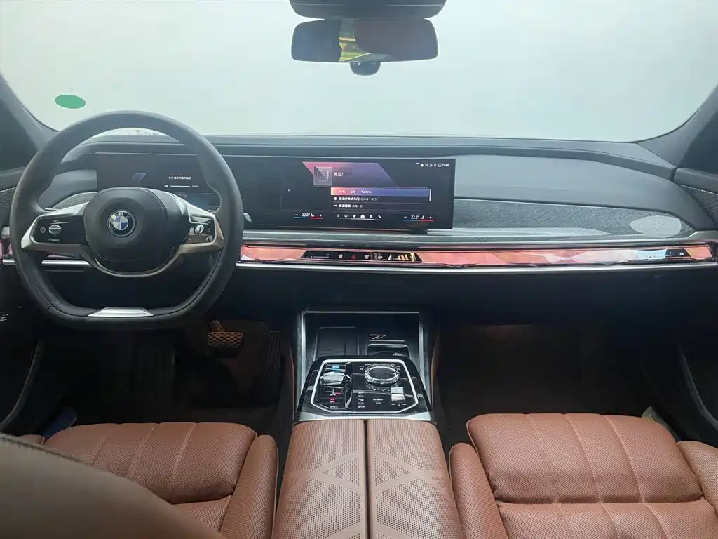 BMW i7 2025 — фото 7