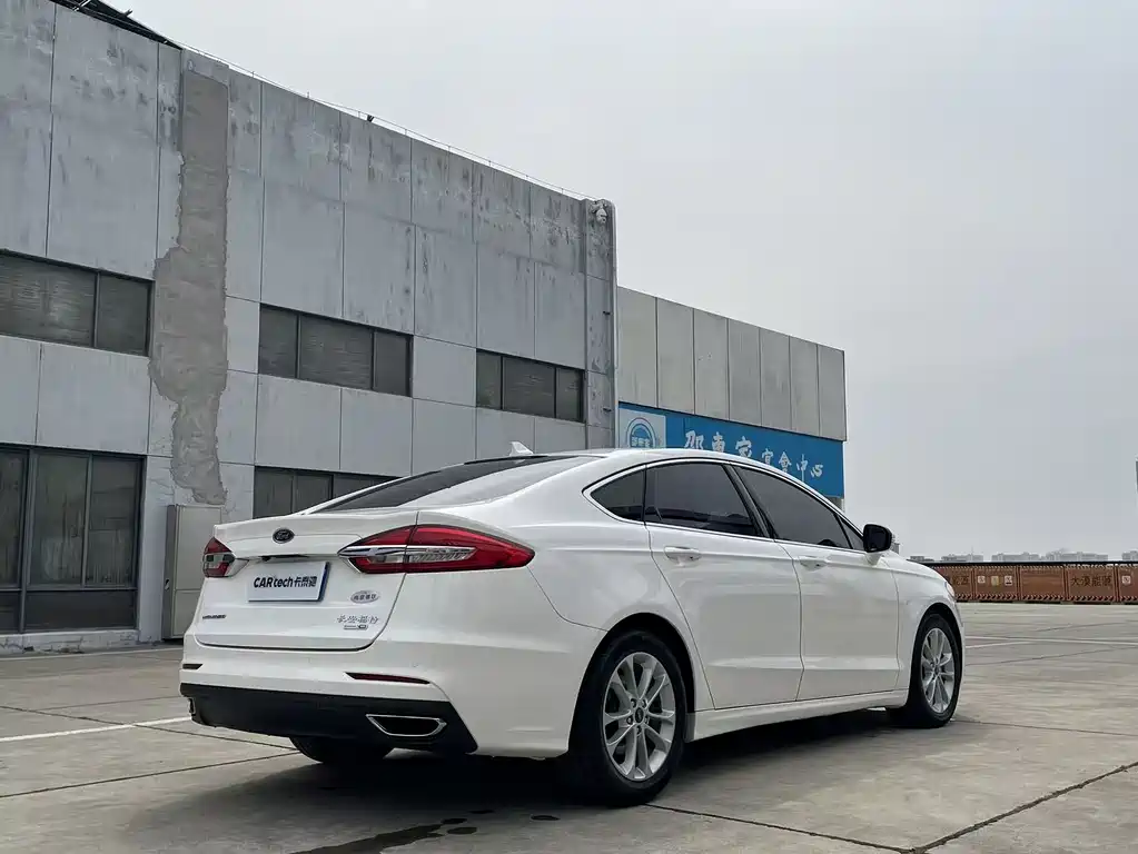 Ford Mondeo 2019 — фото 9