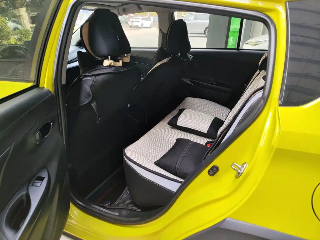 Toyota Yaris L 2021 — фото 5