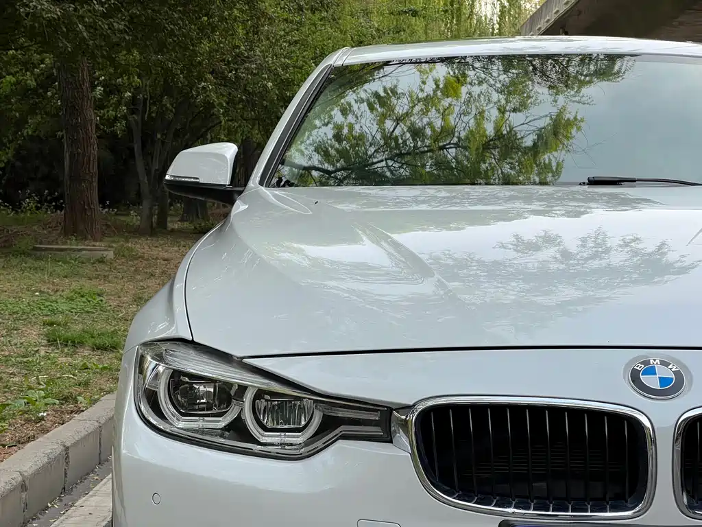 BMW 3 Series 2018 — фото 10
