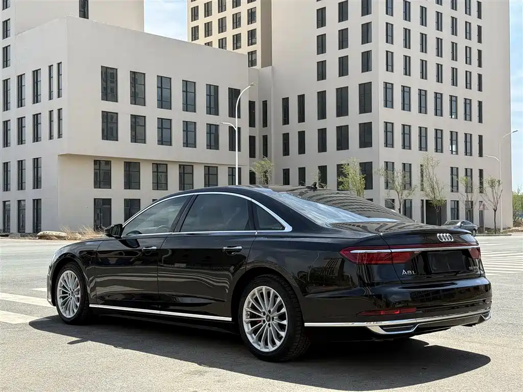 Audi A8 2021 — фото 6