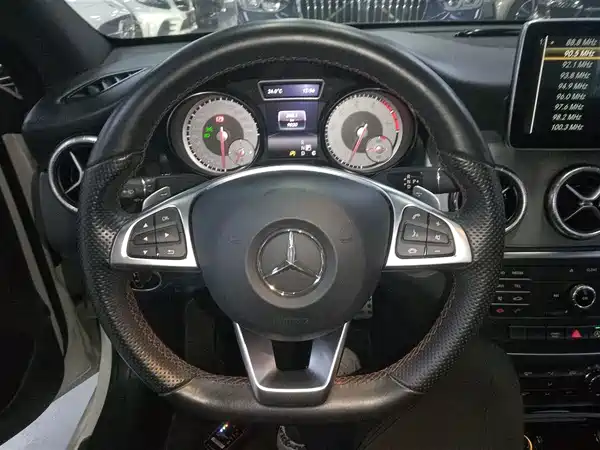 Mercedes-Benz CLA 2015