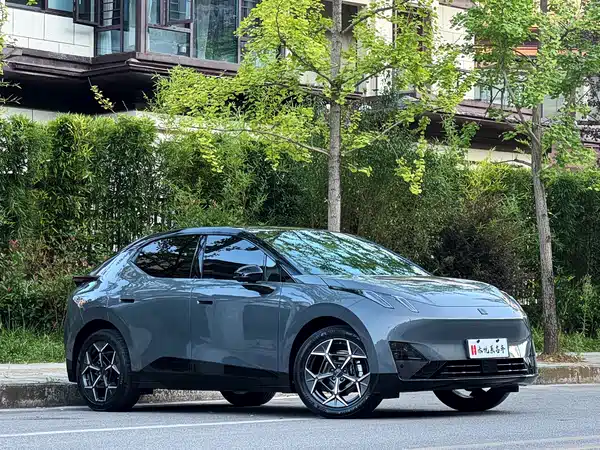 Lynk & Co Z20 2025