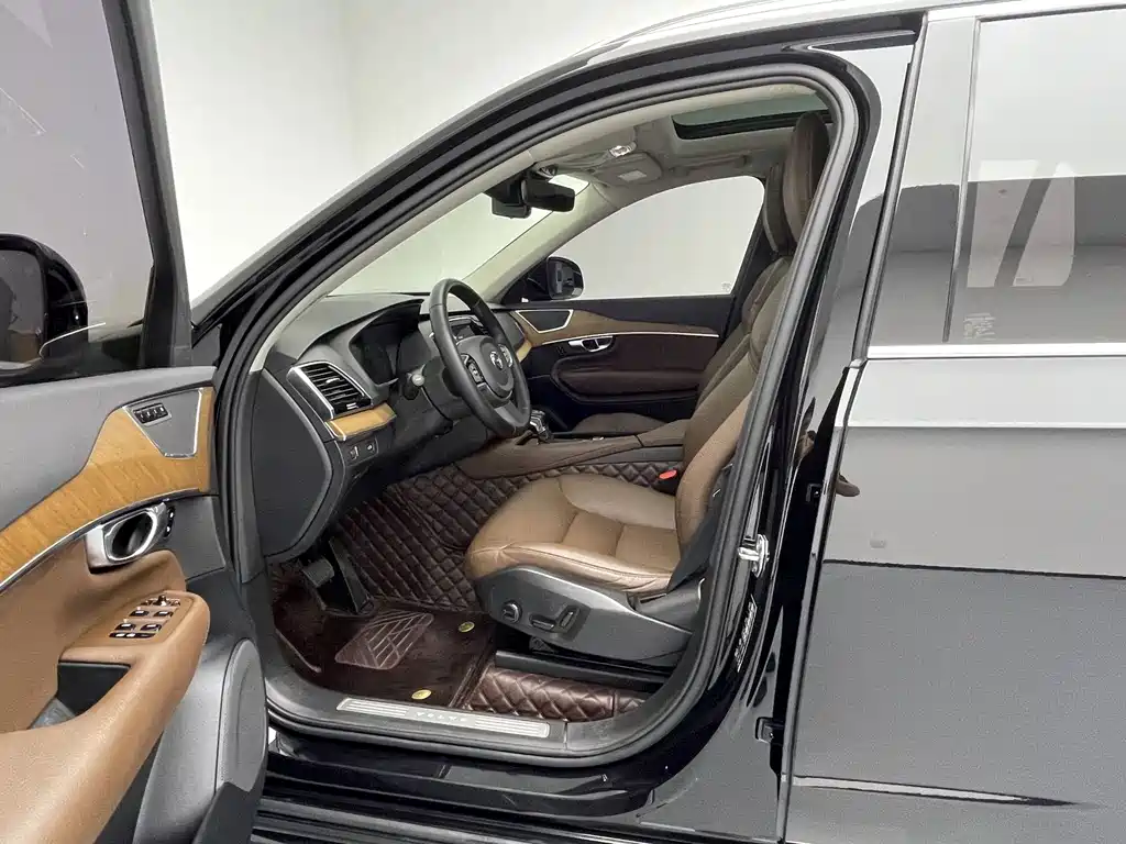 Volvo XC90 2019 — фото 15