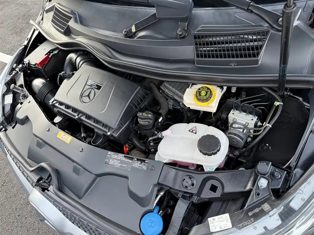 Mercedes-Benz V-Class 2023 — фото 12