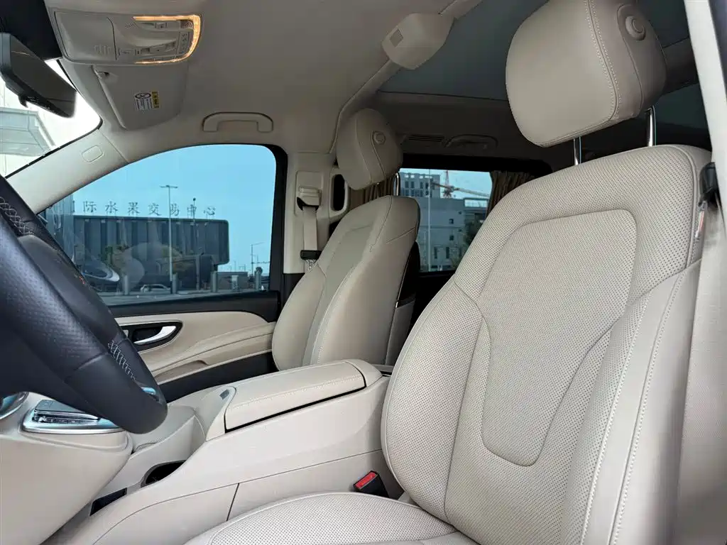 Mercedes-Benz V-Class 2023 — фото 18