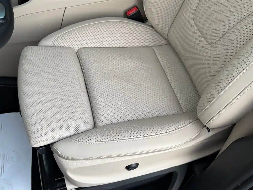 Mercedes-Benz V-Class 2023 — фото 17