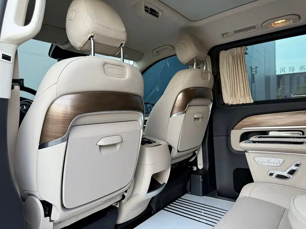 Mercedes-Benz V-Class 2023 — фото 25