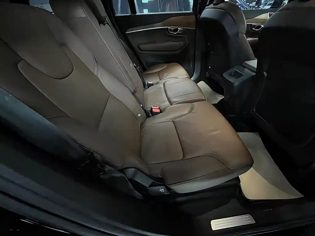 Volvo XC90 2022 — фото 18