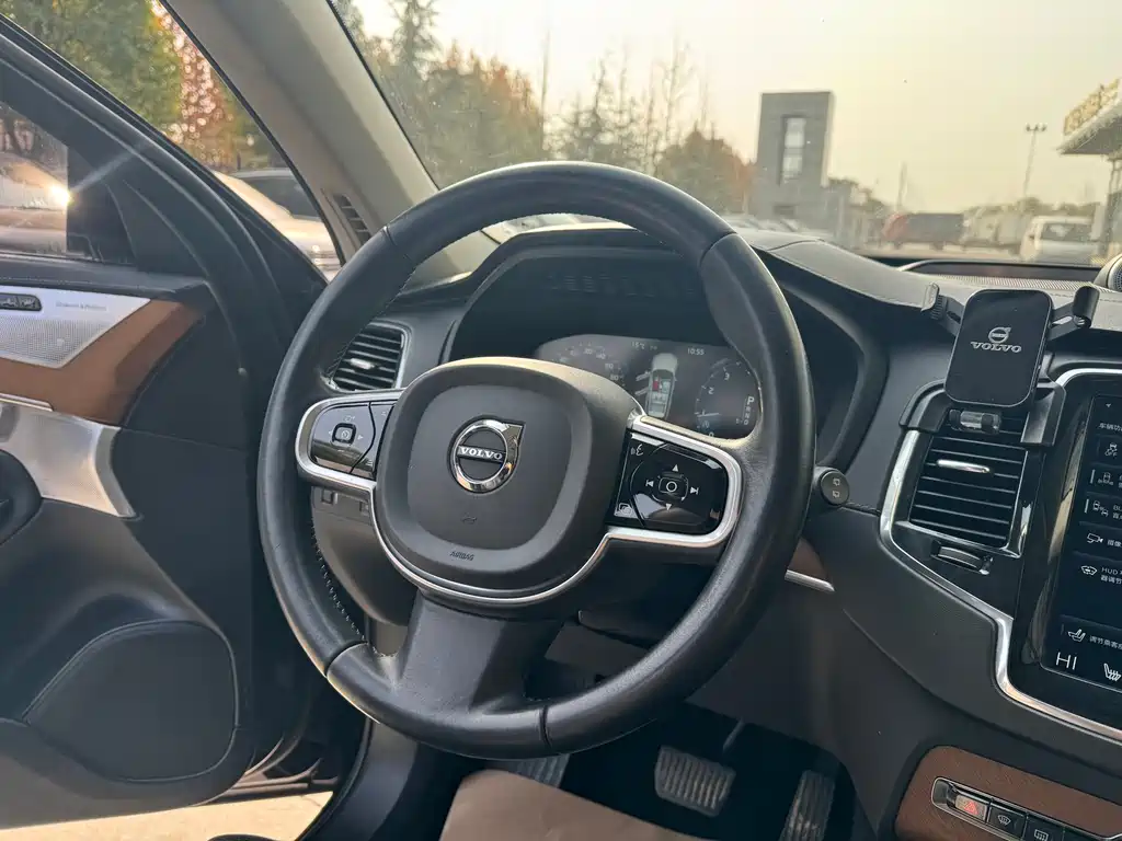 Volvo XC90 2017 — фото 13