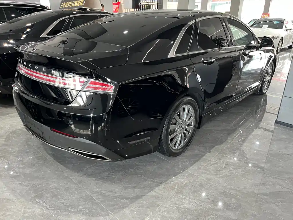 Lincoln MKZ 2017 — фото 11