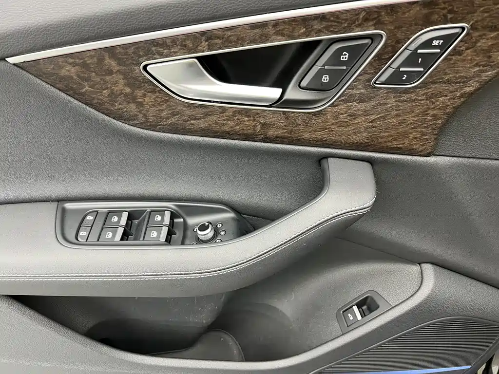 Audi Q7 2025 — фото 10