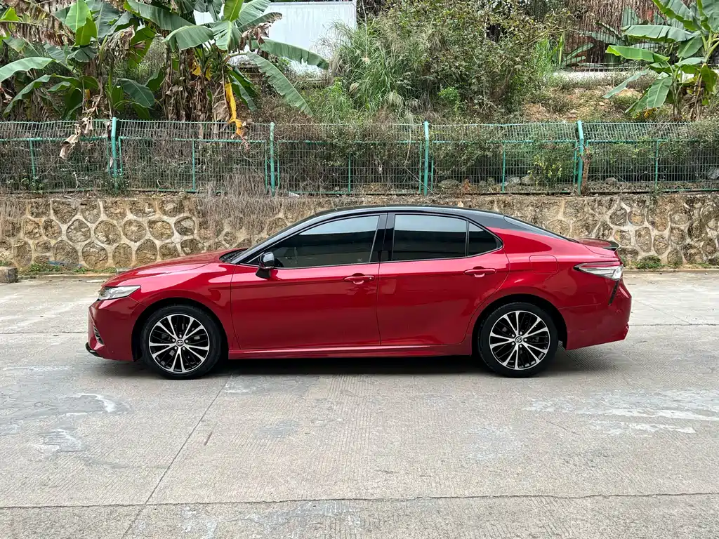 Toyota Camry 2018 — фото 3