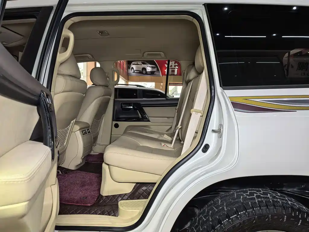 Toyota Land Cruiser 2017 — фото 11