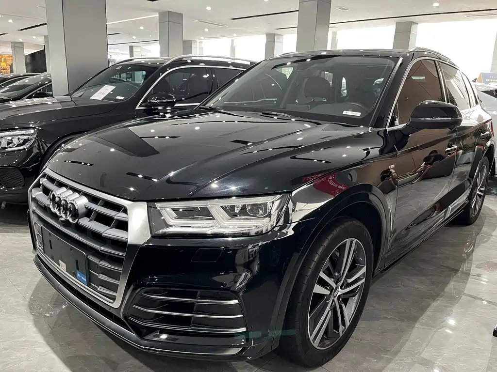 Audi Q5L 2020 — фото 1