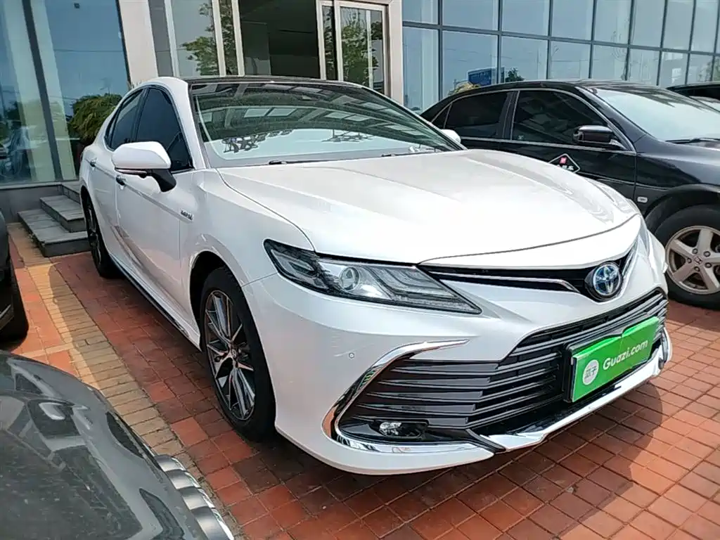 Toyota Camry 2023 — фото 4