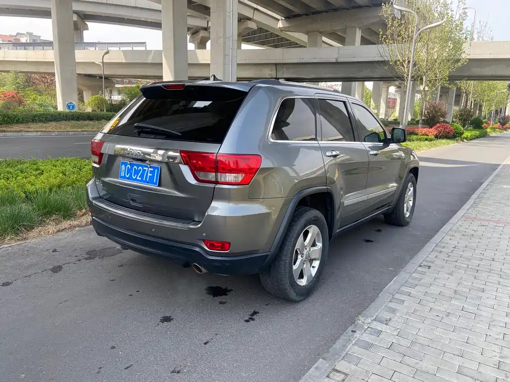 Jeep Grand Cherokee 2013 — фото 3